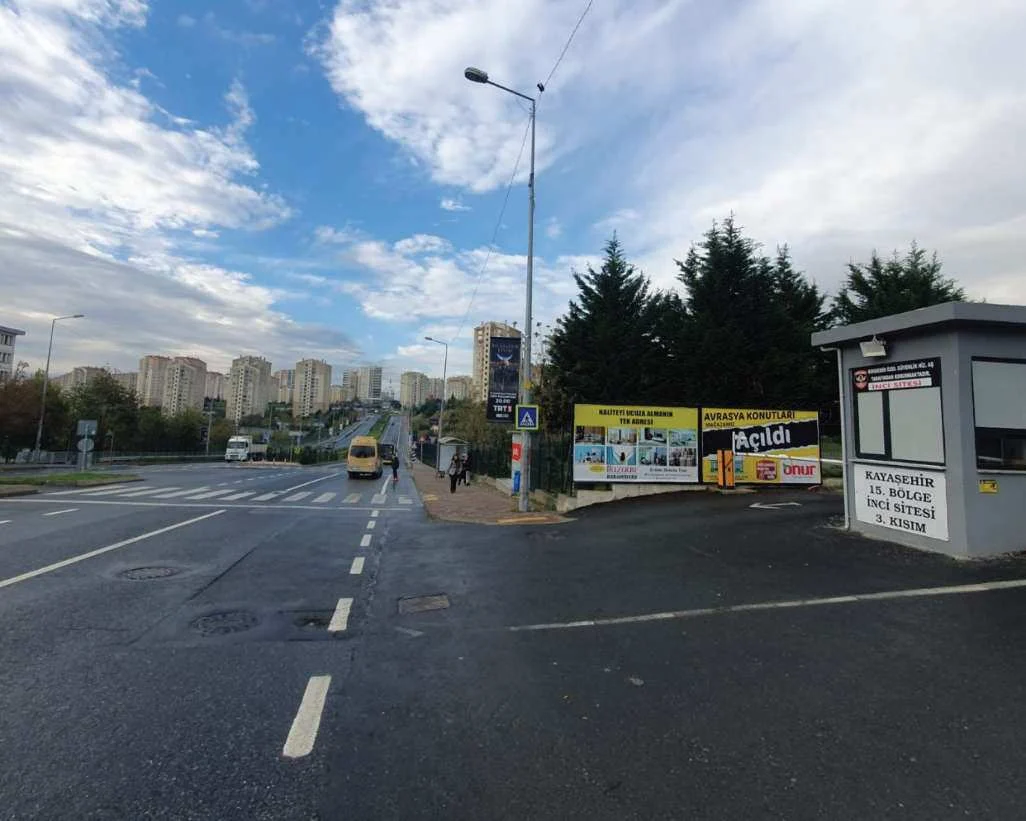 Kayaşehir 15. Bölge 3. Kısım İnci Sitesi Başakşehir İstanbul Billboard - B041