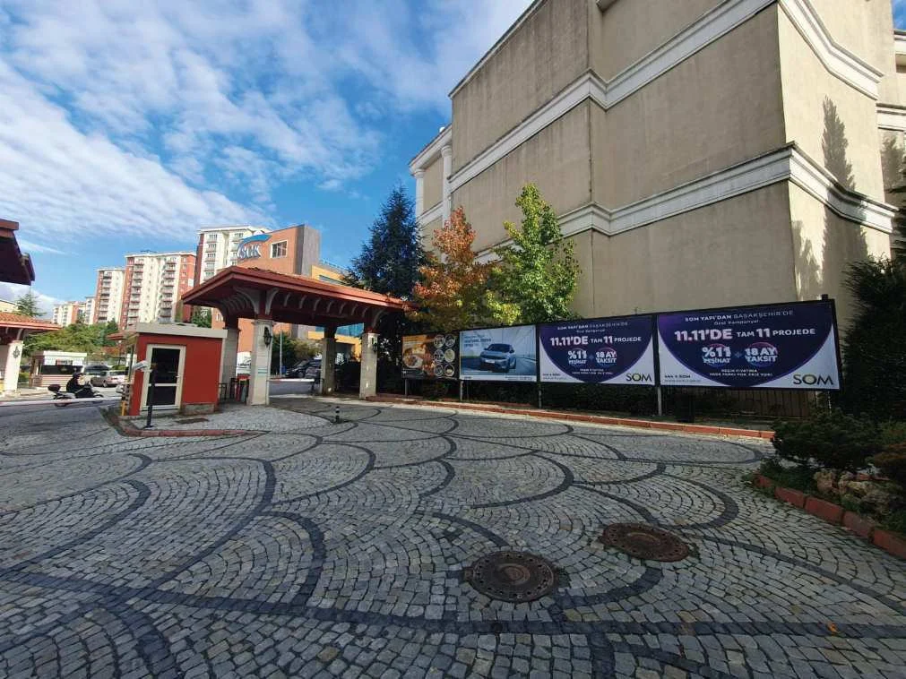 Misstanbul 3 Ada Başakşehir İstanbul Billboard - B101