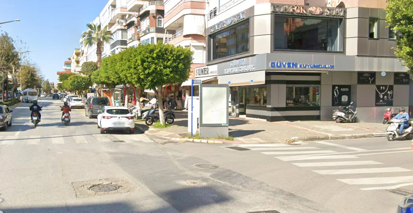 25m. Yol Güven Kuyumculuk Önü Kaldırım Alanya Antalya Raket CLP