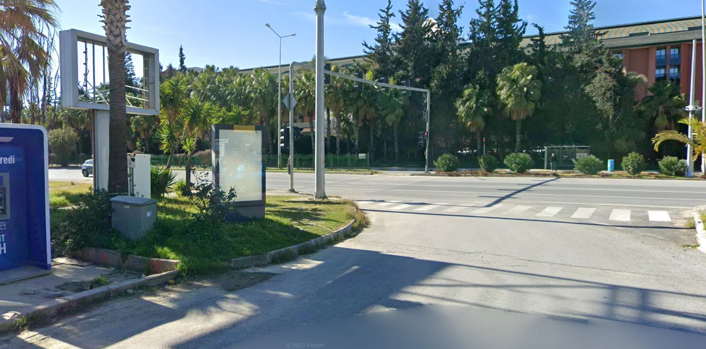 İncekum Mahallesi Ali Baba Market Önü Işıklar Alanya Antalya Raket CLP
