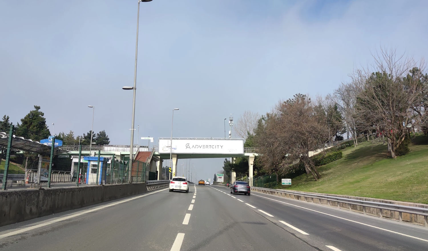 Acıbadem Metrobüs Yaya Üsküdar İstanbul Üst Geçit