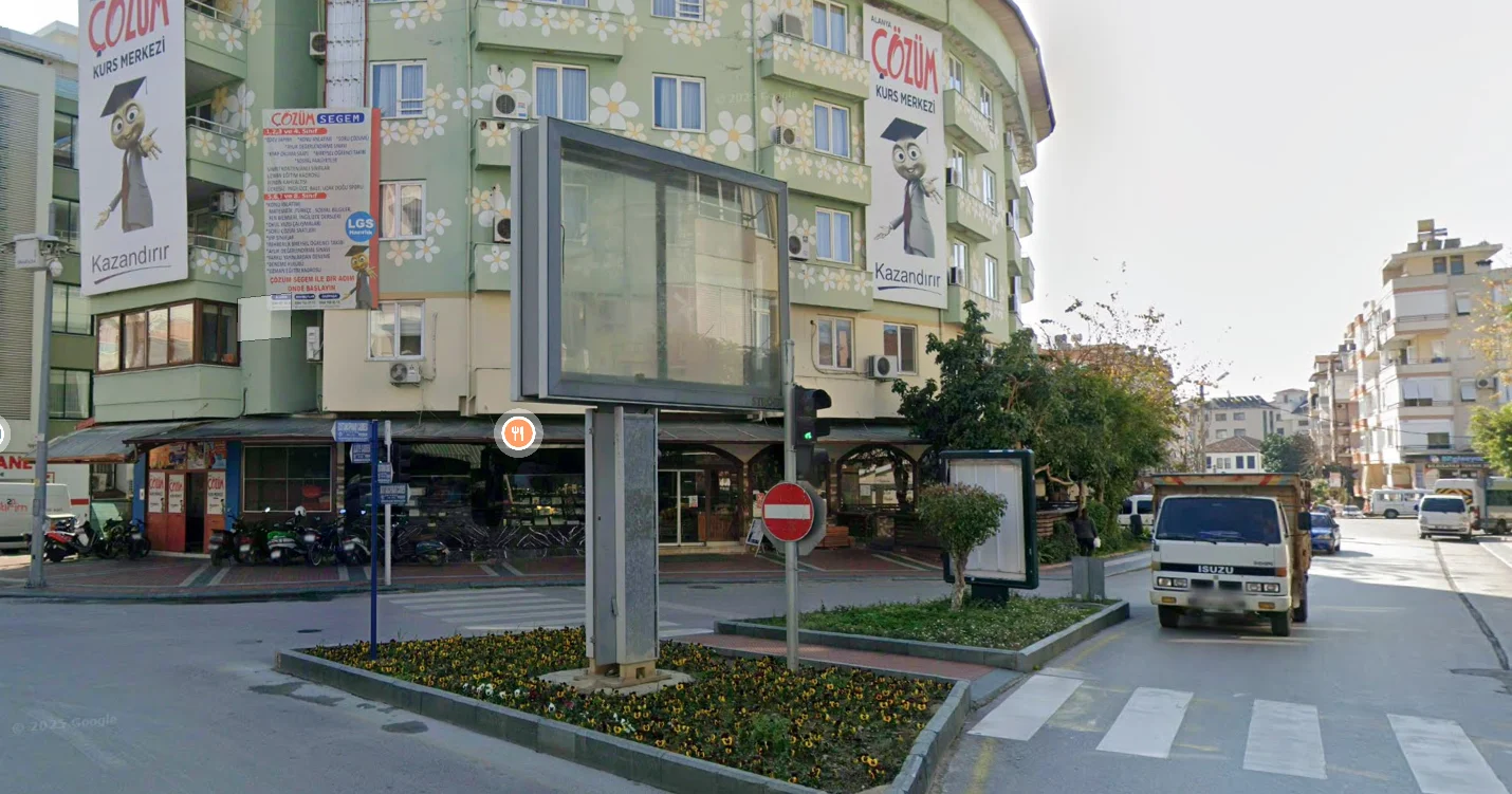 Prestij Caddesi Çıtırım Pastanesi Önü Işıklar Alanya Antalya Megalight