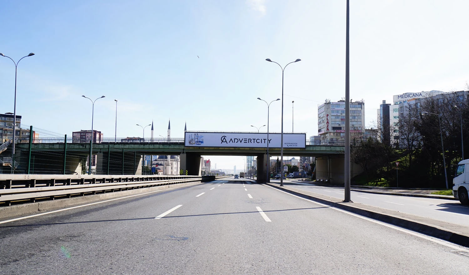 Beylikdüzü Kavaklı Girişi Araç İstanbul Üst Geçit - 1