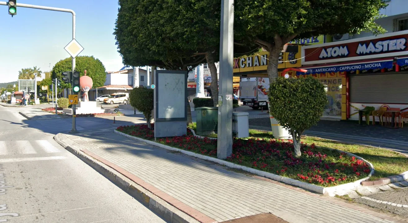 Avallar Mahallesi Kavşak Dövizci Önü Alanya Antalya Raket CLP