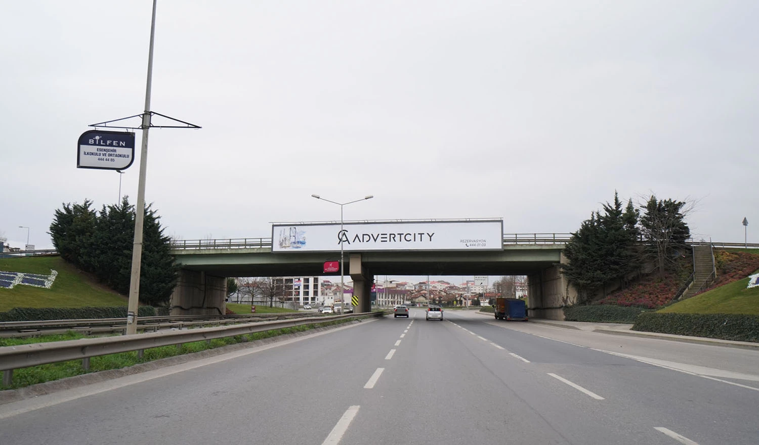 Çekmeköy Metro Garden Kavşağı Araç İstanbul Üst Geçit - 2