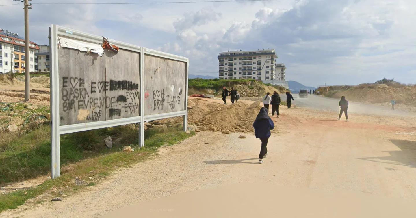 Günay Demiral İlköğretim Okulu Yanı Alanya Antalya Billboard - 2