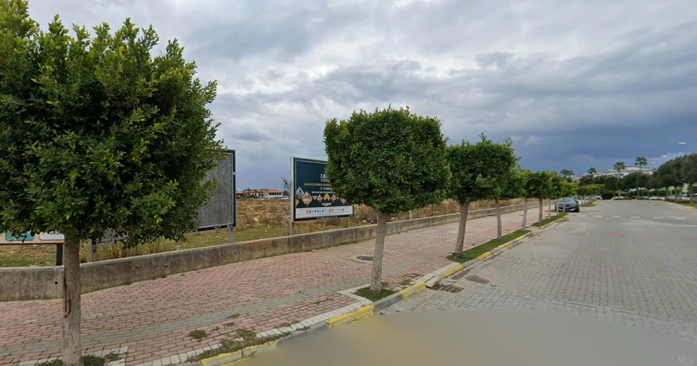 Türkler Güzel Sanatlar Lisesi Karşısı Alanya Antalya Billboard - 1
