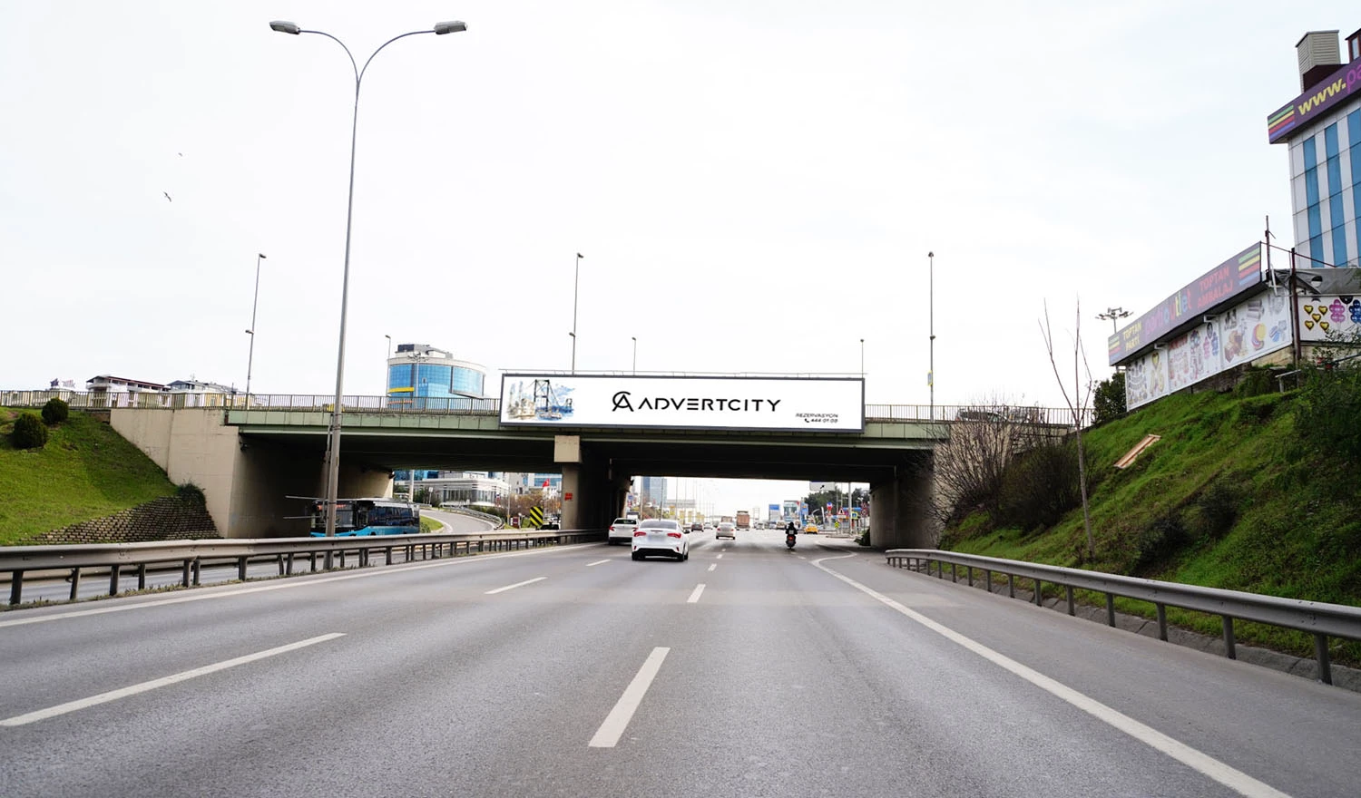 Zümrütevler Kavşağı Araç Maltepe İstanbul Üst Geçit - 1