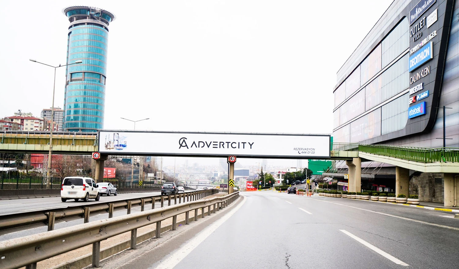 Yenisahra Optimum AVM önü Yaya Kadıköy İstanbul Üst Geçit - 2