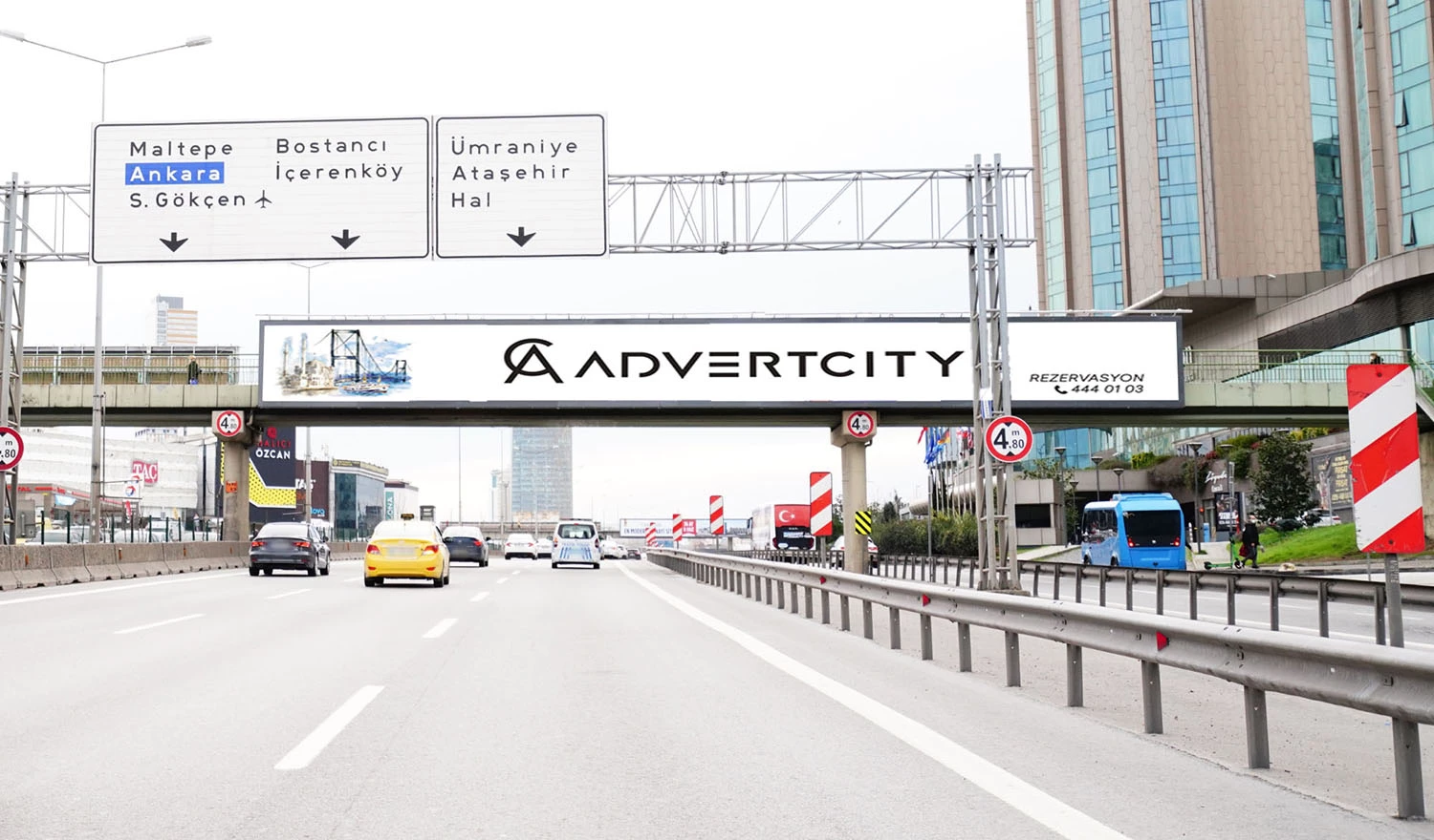 Yenisahra Optimum AVM önü Yaya Kadıköy İstanbul Üst Geçit - 1