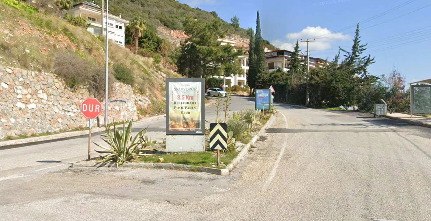 Bektaş Yolu Köşk Restaurant Üstü Kavşak Alanya Antalya Raket CLP - 2