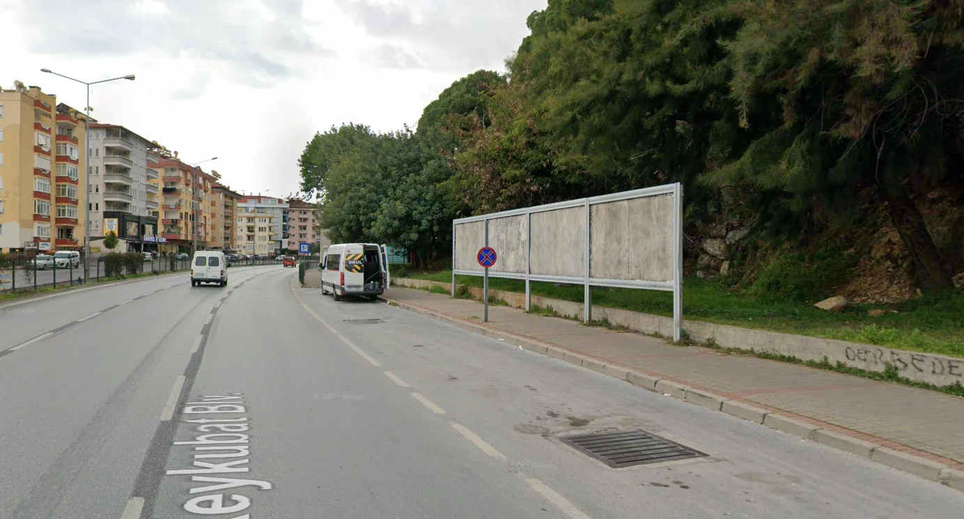 Şükrü Mülazım Okulu Karşısı (bilgi Bulut İlkokulu Altı) Alanya Antalya Billboard