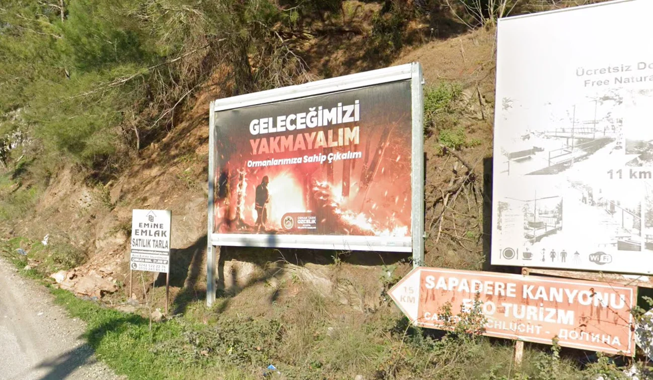 Demirtaş Çamlıca Yolu Alanya Antalya Billboard
