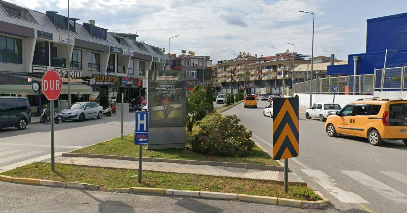 Metro Market Arkası Kavşak Batı Alanya Antalya Raket CLP
