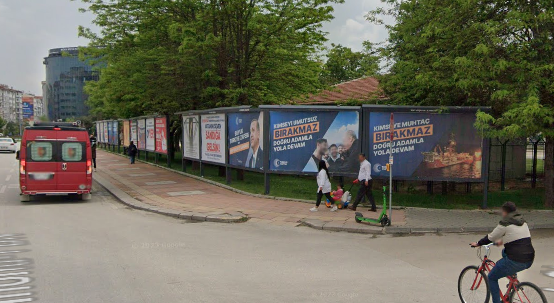 Bağlar - İsmet İnönü-1 Bulvarı Espark Starbucks Karşısı Billboard 2