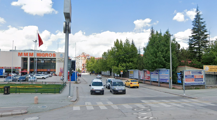 Vişnelik - Atatürk Bulvarı Migros AVM Karşısı Billboard 3