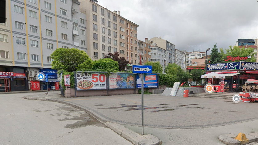 Prof. Dr. Yılmaz Büyükerşen Bulvarı İbis Otel Köşe Billboard 1