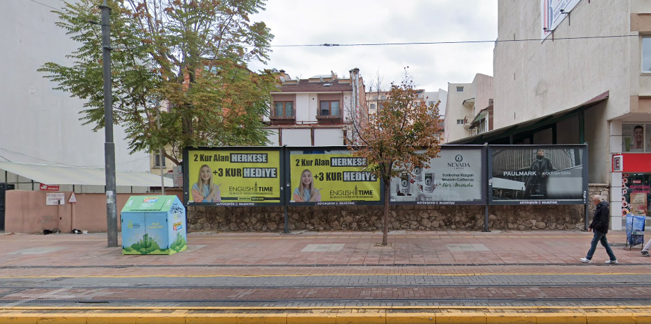 İsmet İnönü-1 Bulvarı Kanatlı AVM Karşısı (Afiş Değiştirici) Billboard 4