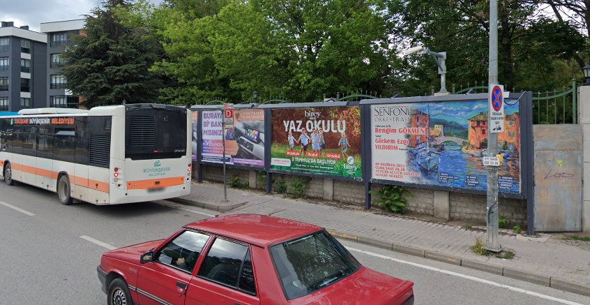 Anadolu Üniversitesi Eczacılık Fakültesi Giriş Sağ Billboard 3
