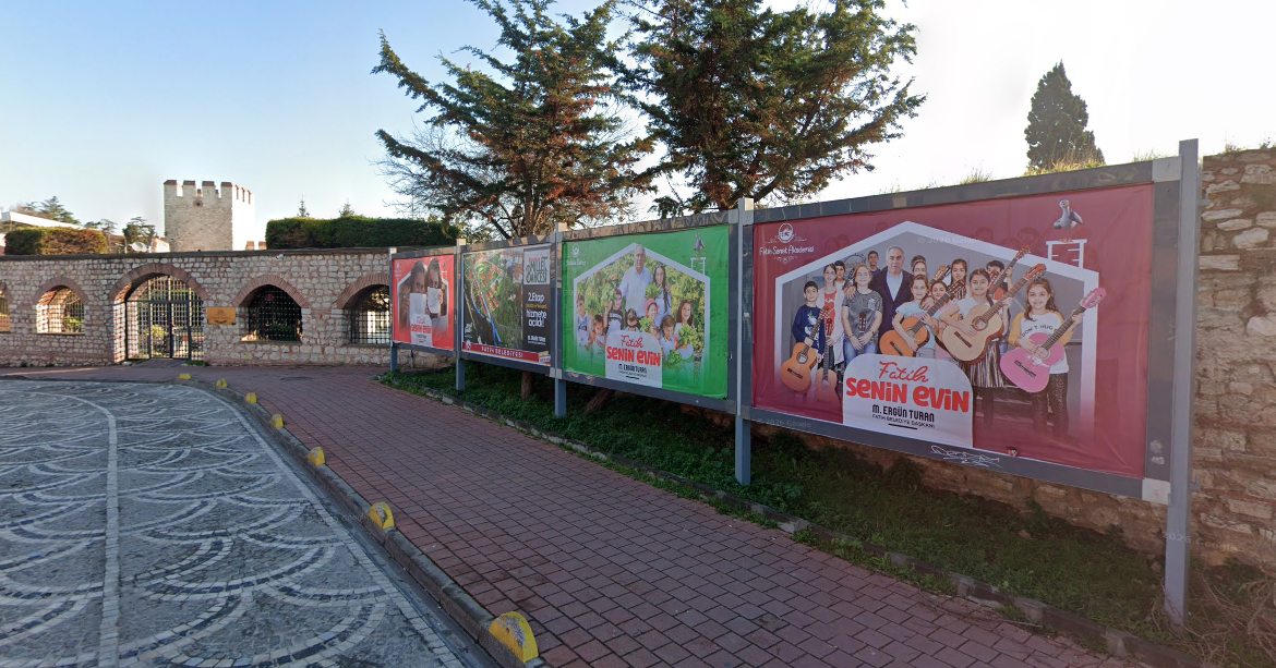 Darüşşafaka Kütüphane Duvarı Billboard - 2